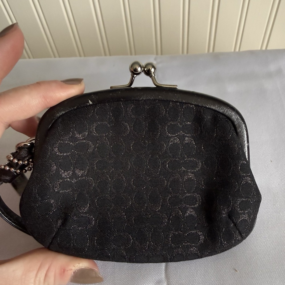 COACH VINTAGE BLACK AND SILVER KISS LOCK WRISTLET COIN PURSE/ MINI PURSE - Picture 4 of 15